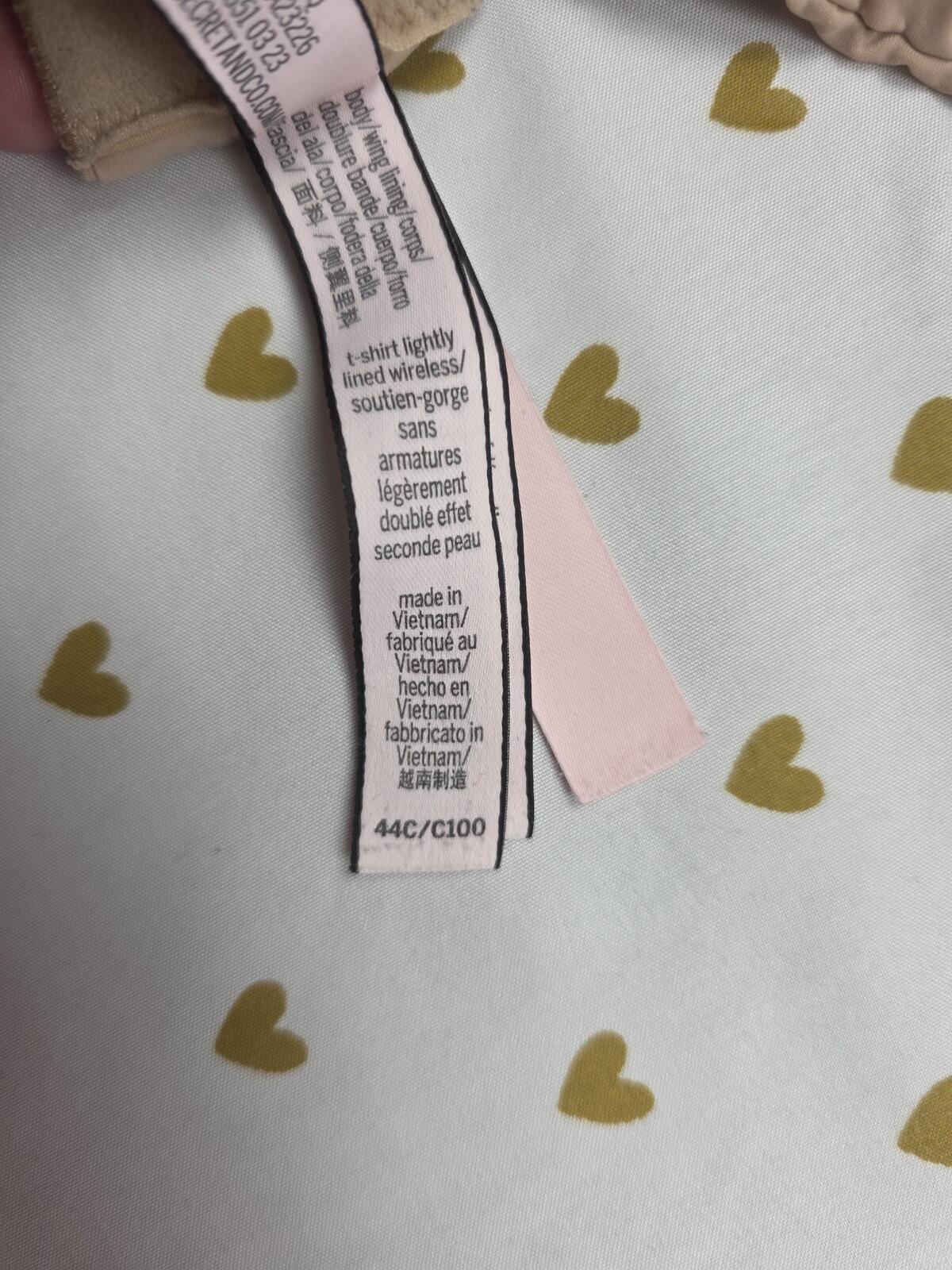 Victorias Secret T Shirt Lightly Lined Wireless NO WIRE Bra 44C